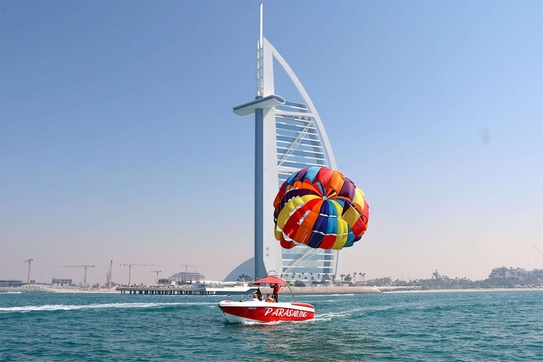 parasailing in Dubai
